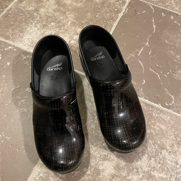 Dansko XP Metallic Striped Professional Clogs - Womens Size 39 (US Size 8.5-9) - Picture 4 of 9